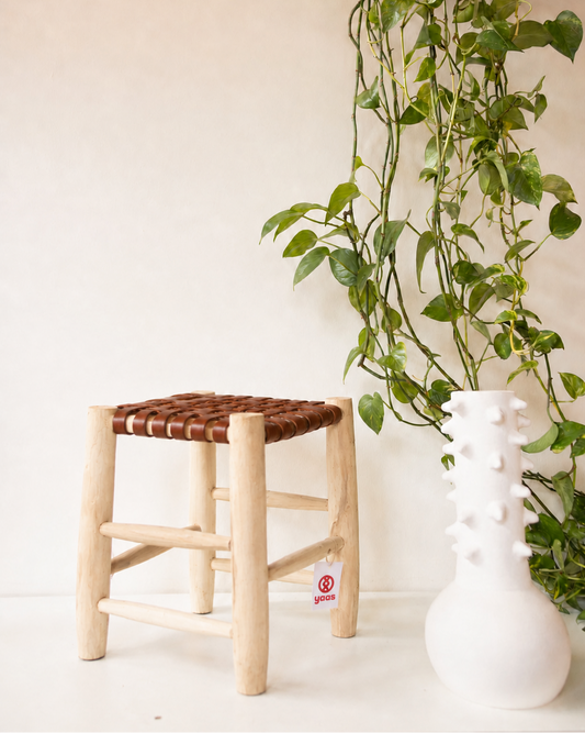 Wooden stool with varnished leather seat – H40 cm