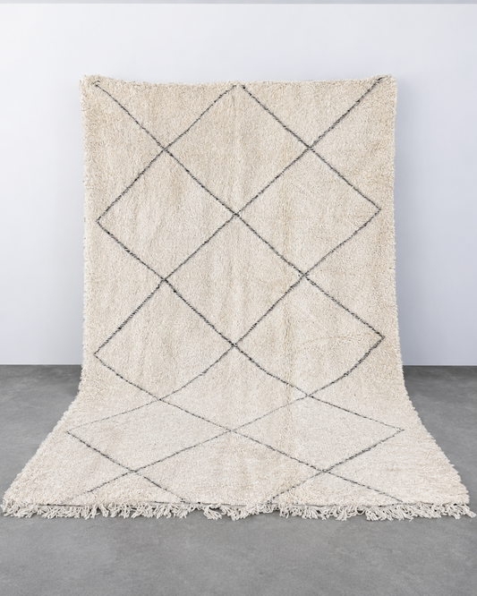 Tapis berbère Beni Ouarain 330 × 205 cm tout ivoire en relief, laine naturelle nouée main au Maroc