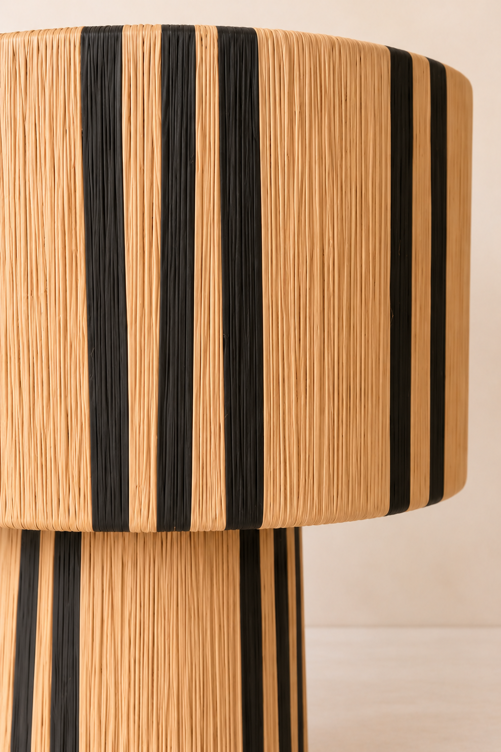Raffia table lamp black and white