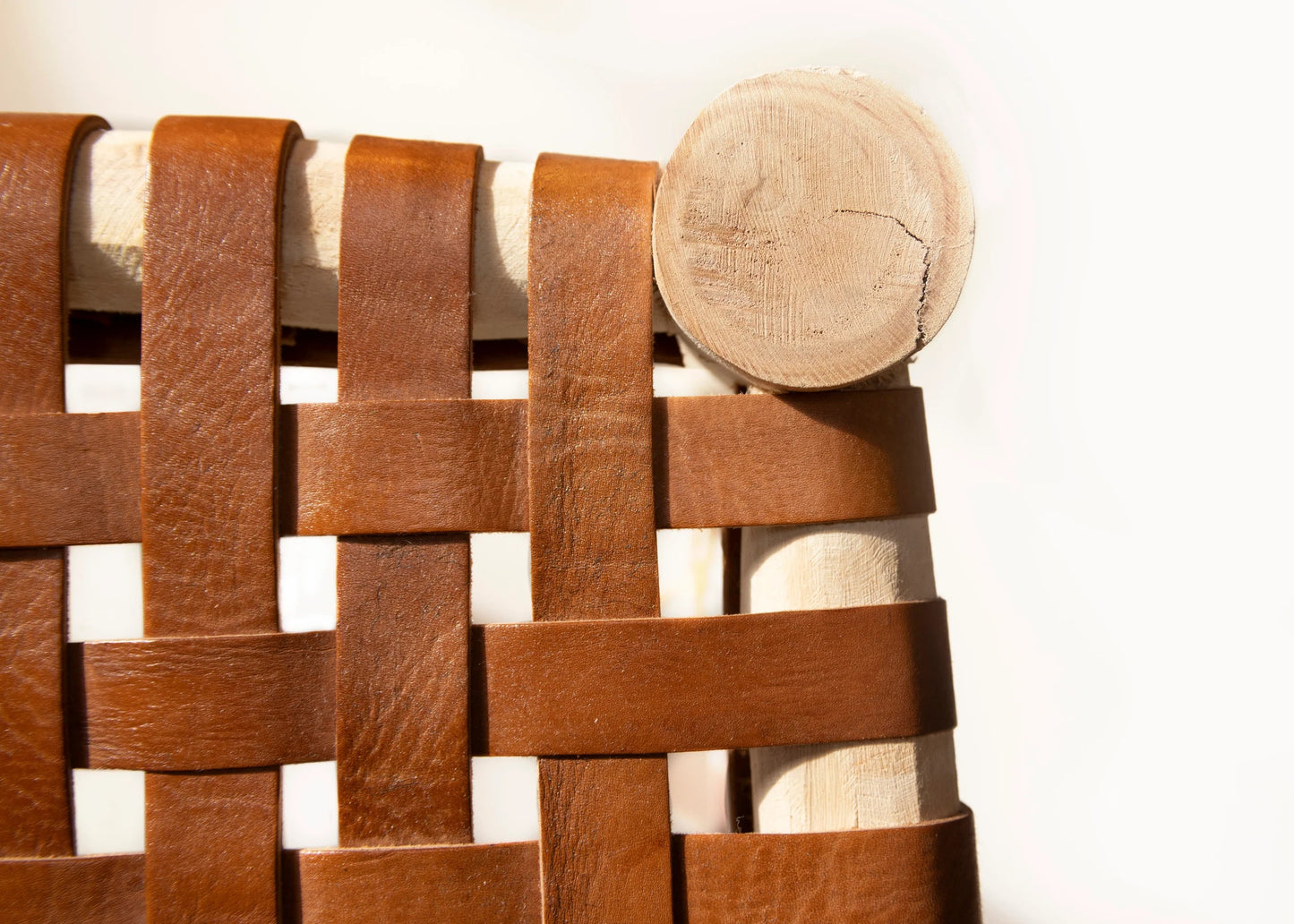 Wooden stool with varnished leather seat – H40 cm