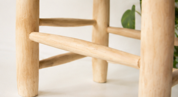 Wooden stool with varnished leather seat – H40 cm