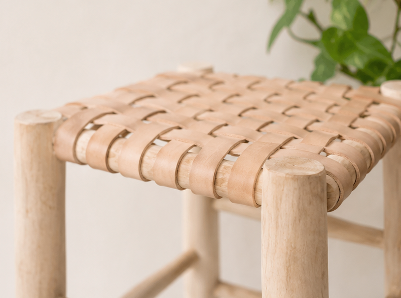 Wooden stool with natural leather seat – H40 cm