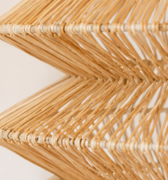 Raffia lamp