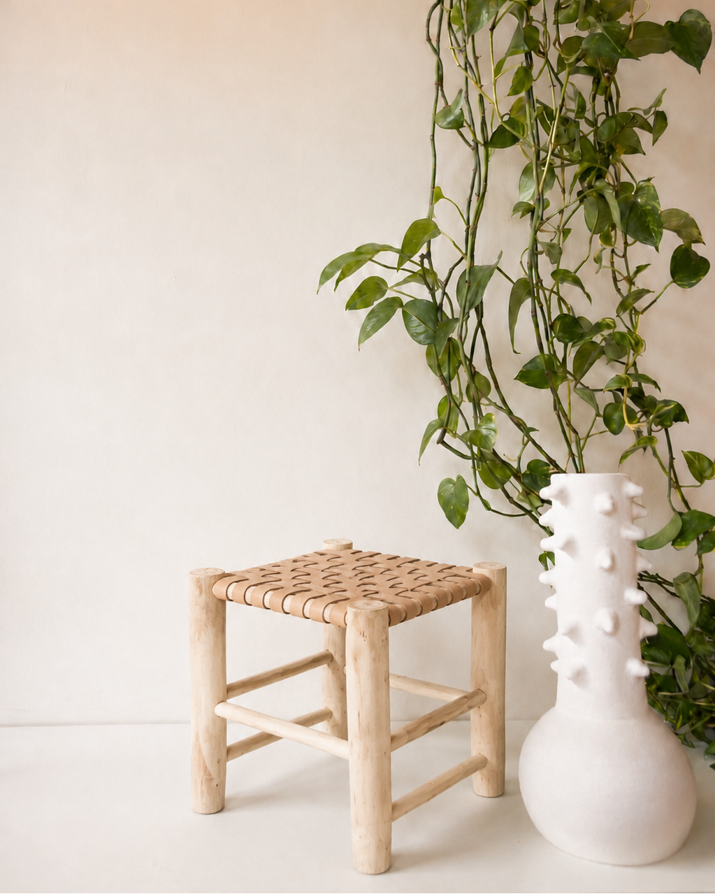Wooden stool with natural leather seat – H40 cm