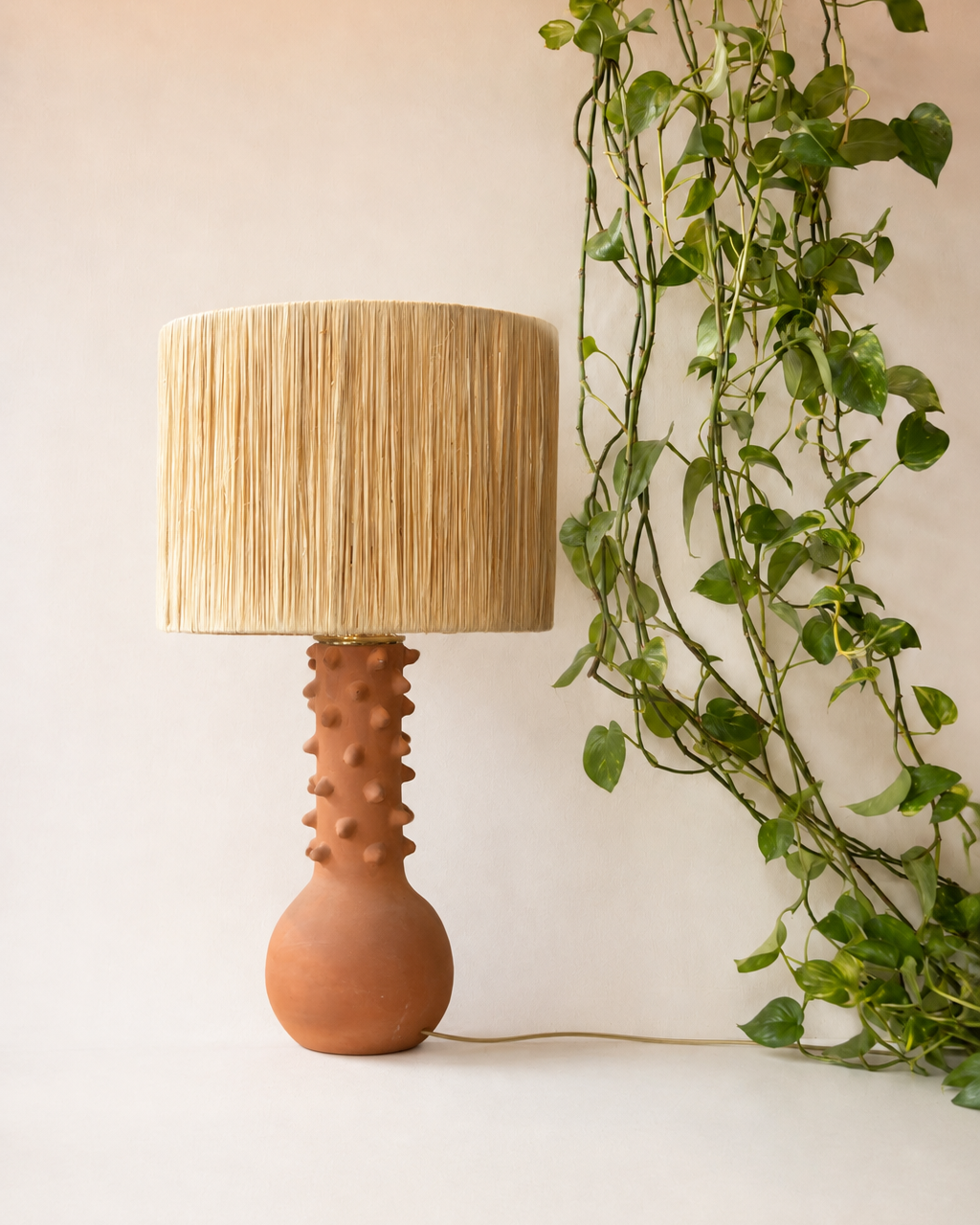 Raffia table lamp