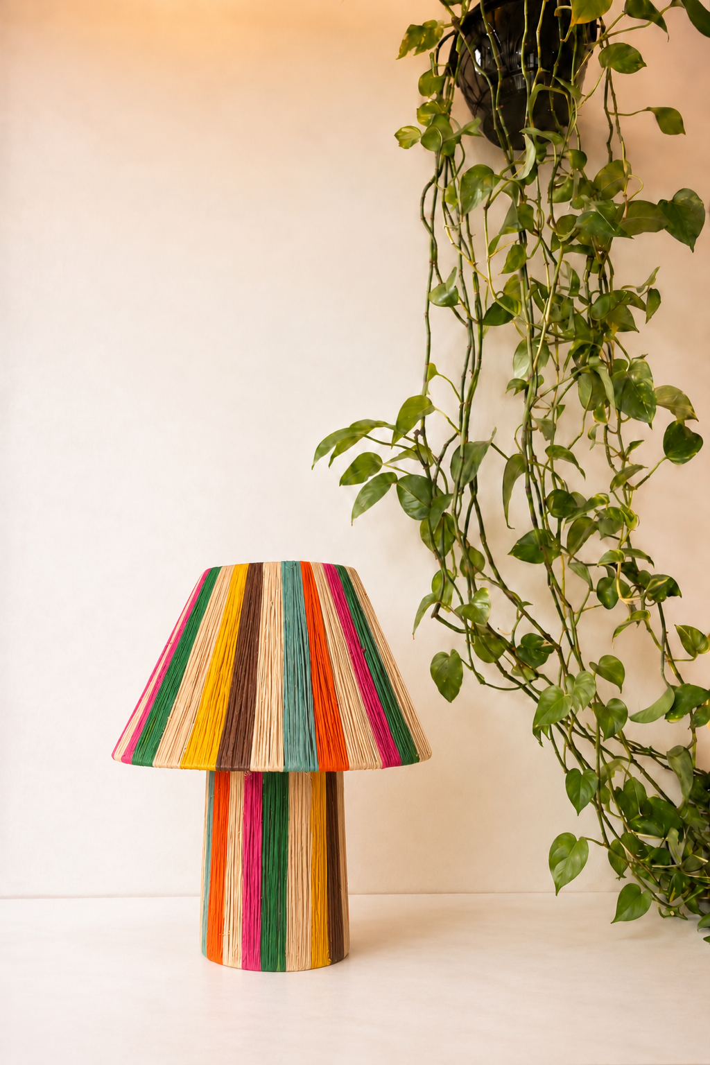 Raffia table lamp multicolor