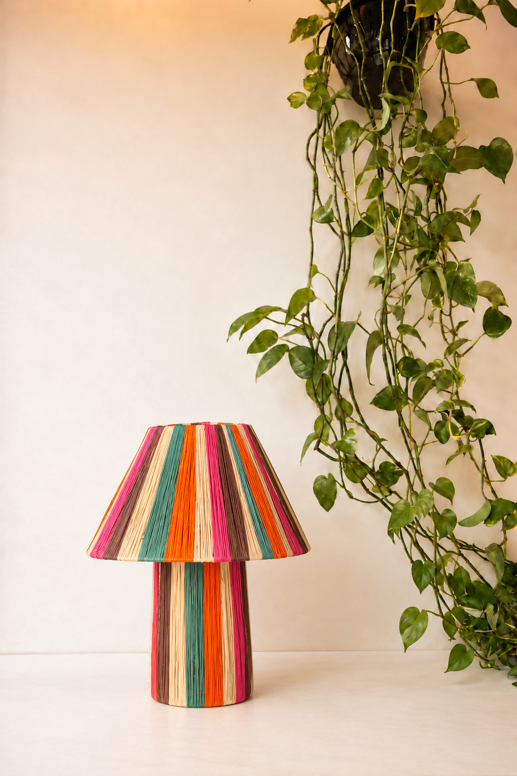 Raffia table lamp multicolor