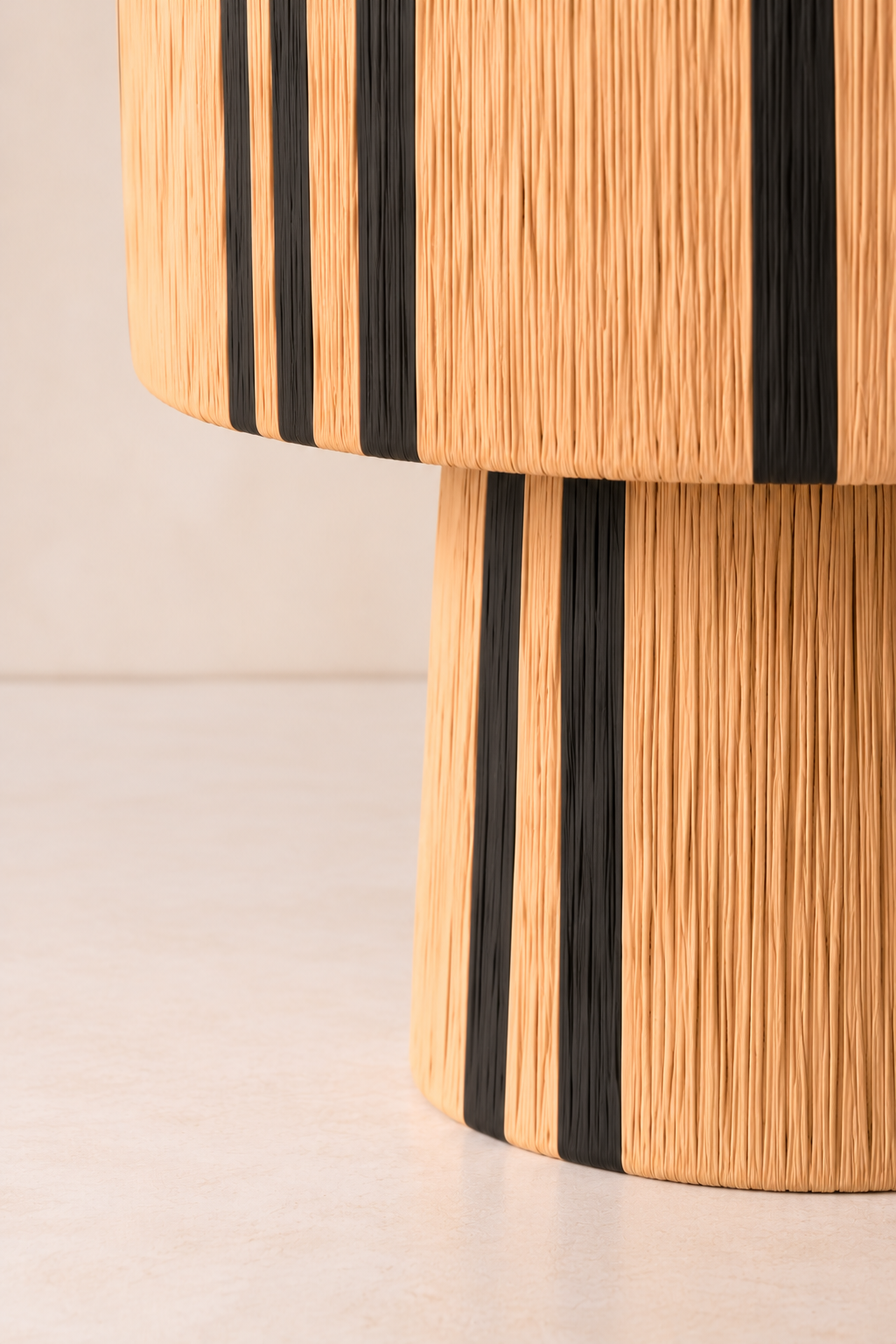 Raffia table lamp black and white