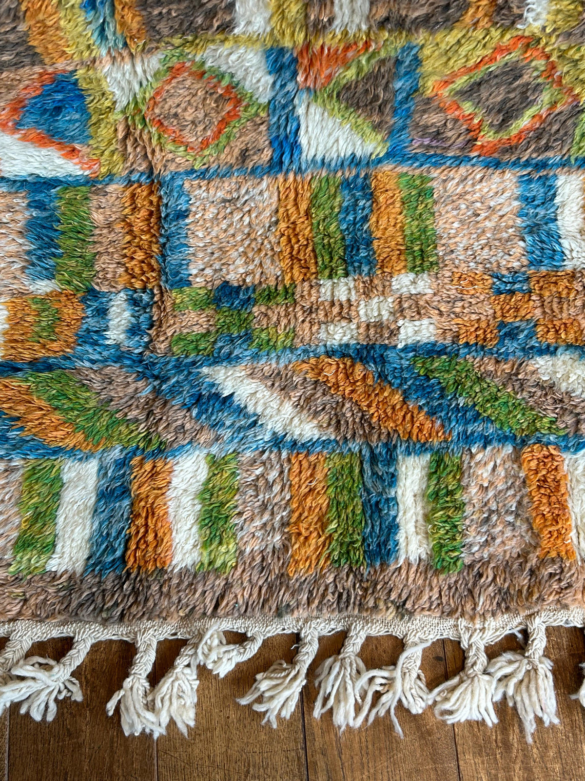 tapis azilal, tapis berbère, berberrug, tapis en laine, tapis marocain, rugshop, morrocankilim

tapis color, tapis berbère, berberrug, tapis en laine, tapis marocain, rugshop, morrocankilim
