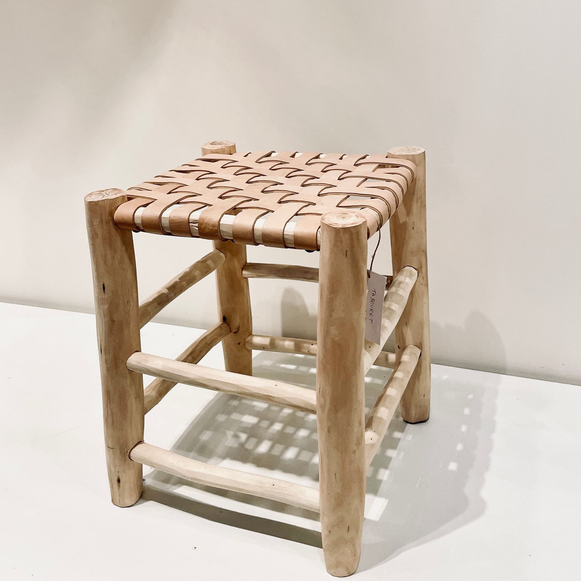 Tabouret en bois avec assise en cuir H40 cm
